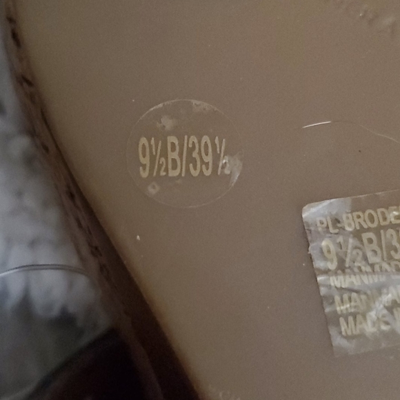 BCBGenaration Size 9. 5 B Brown Wedges - Picture 7 of 9